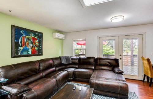 Newcastle House | Charming Unit with Deck about 3 Mi to Lake Washington!