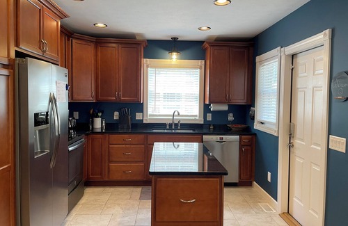 Springfield House | Charming updated 2 BR/2BA+Den home close to Capitol & Medical Complex
