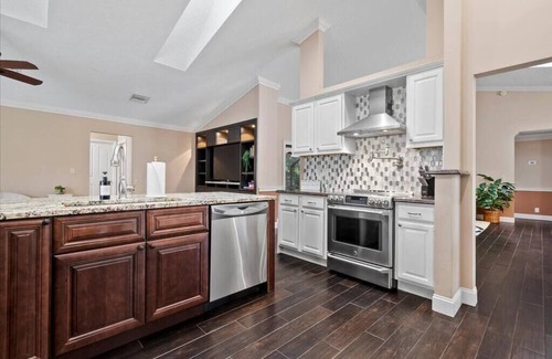 Wellington House | Charming, updated and relaxing 4-bedroom house with a pool in lovely Wellington