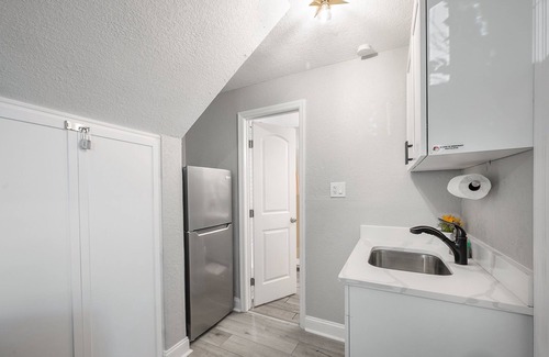North Hyde Park Apartment | Charming Updated Condo in Heart of Tampa