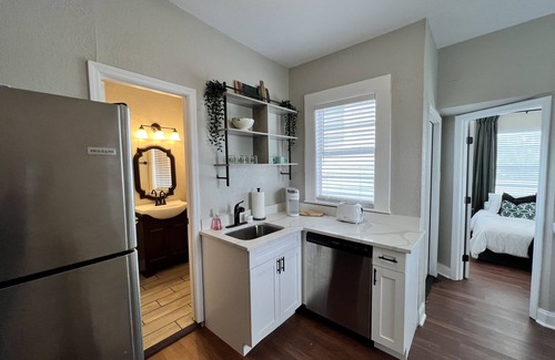 Courier City - Oscawana Apartment | Charming Updated Condo in Heart of Tampa