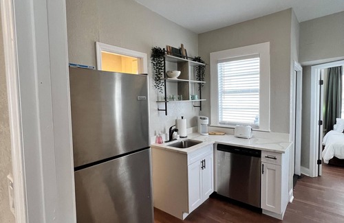 Courier City - Oscawana Apartment | Charming Updated Condo in Heart of Tampa