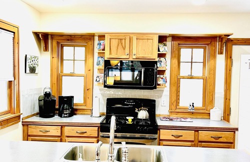 Saugatuck House | Charming, Updated Cottage On Hillside In Saugatuck