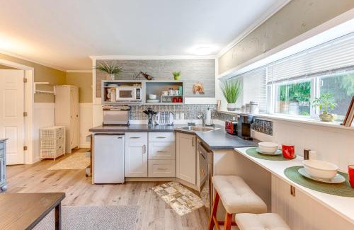 Lake Stevens House | Charming Updated Retreat Walk to Lake Stevens!