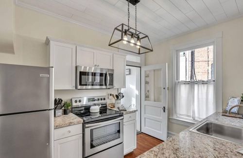 Lancaster House | Charming upscale 3-bedroom 2 bath townhome with WiFi, AC in marvelous Lancaster.