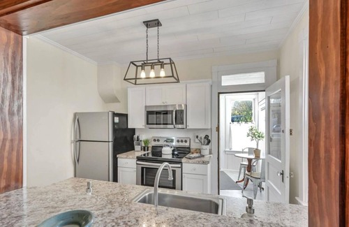 Lancaster House | Charming upscale 3-bedroom 2 bath townhome with WiFi, AC in marvelous Lancaster.