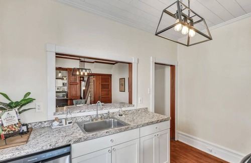 Lancaster House | Charming upscale 3-bedroom 2 bath townhome with WiFi, AC in marvelous Lancaster.