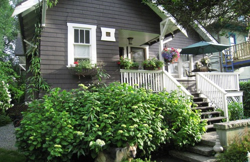 Grandview-Woodland Apartment | Charming Upstairs Suite in Historic Grandview Woodland