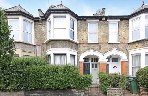 Leyton House | Charming Urban 2BD Flat with Garden, East London