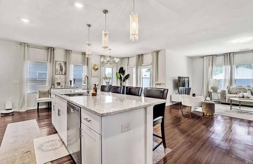 Clayton House | Charming Urban Retreat