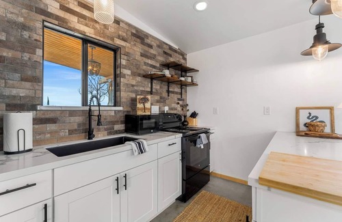 Joshua Tree House | Charming Hoover Hideaway | Studio | A+ Location!, Charming Hoover Hideaway | Studio | A+ Location!