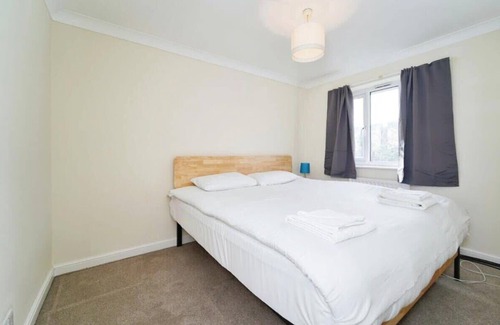 Brunel House | Charming Uxbridge 3BR Home with Parking