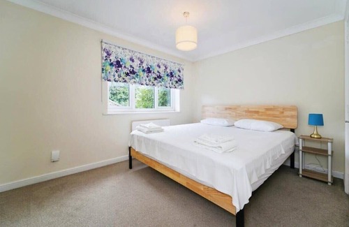 Brunel House | Charming Uxbridge 3BR Home with Parking