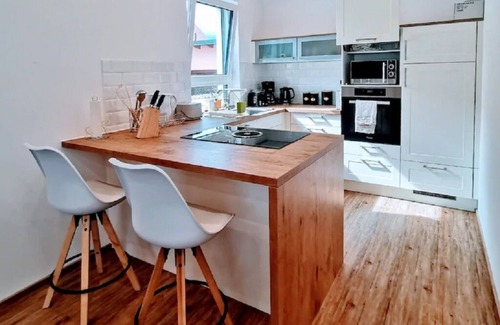 Schwandorf House | Charming Vacation Home “Ludwig der XVI” with Wi-Fi, Terrace & Garden