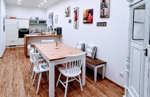 Schwandorf House | Charming Vacation Home “Marie Antoinette” with Wi-Fi, Terrace & Garden