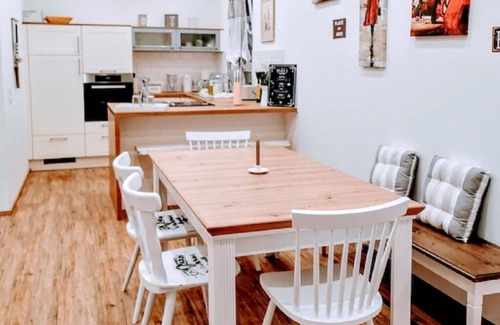 Schwandorf House | Charming Vacation Home “Marie Antoinette” with Wi-Fi, Terrace & Garden