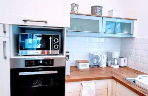 Schwandorf House | Charming Vacation Home “Marie Antoinette” with Wi-Fi, Terrace & Garden
