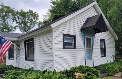 Paw Paw Lake House | Charming Vacation Home | Paw Paw Lake