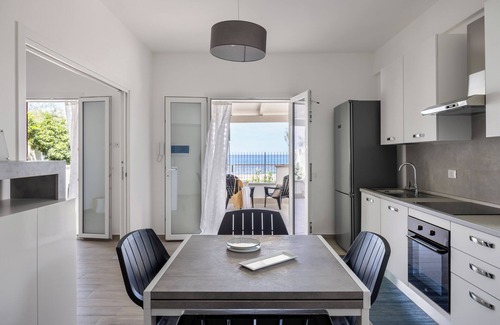 Sferracavallo House | Charming vacation home by the sea