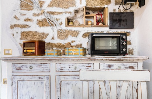 San Pantaleo Apartment | Charming Vacation Home “Tipica casa a San Pantaleo“ in Central Location with Balcony