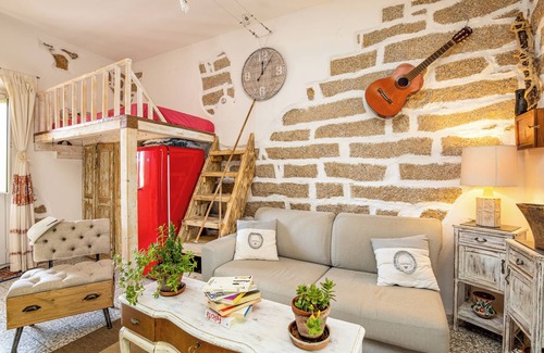 San Pantaleo Apartment | Charming Vacation Home “Tipica casa a San Pantaleo“ in Central Location with Balcony