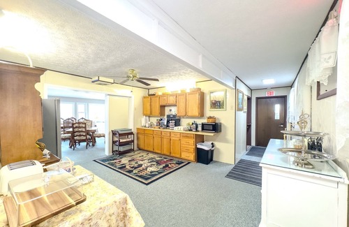 Marblehead Condo | Charming Victorian Lakeside B&B in Marblehead,Ohio