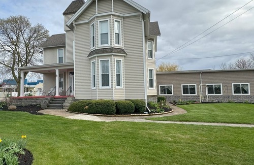 Marblehead Condo | Charming Victorian Lakeside B&B in Marblehead,Ohio