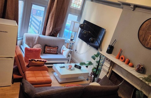 Wolverhampton Apartment | Charming Victorian Apartment in Central Wolverhampton
