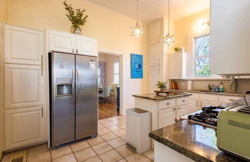 La Grange House | Charming Victorian Bike to Shops, Mins to Antiques & Wedding Venues