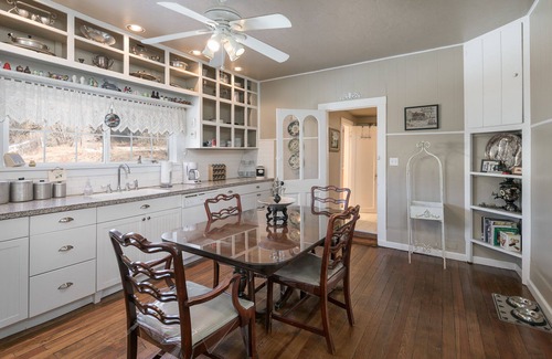 Durango - Purgatory House | Charming Victorian Farmhouse, Privacy, Wi-FI , 5 min to Durango