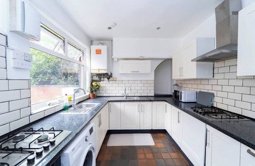 Thorpe Satchville House | Charming Victorian Home in Heart of Leicester