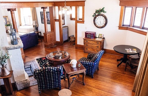 Greencastle Condo | Charming Victorian style 1-bedroom in wonderful Greencastle. Sleeps 4