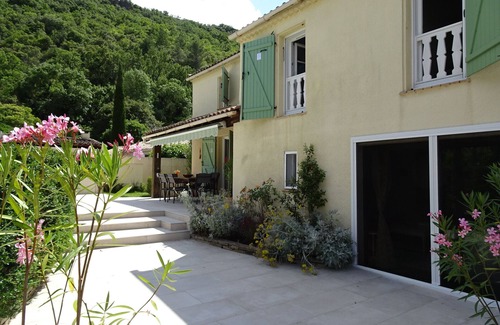 La Tour-Sur-Orb Villa | Charming villa with private swimming pool and garden