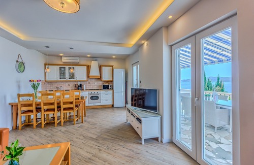 Seget Vranjica Villa | Charming Villa Marin, 30 meters From The Beach. Pool heated. Split-Trogir Area