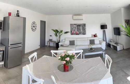 Velleron House | CHARMING VILLA "MAWENA"