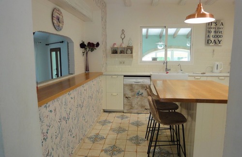 Tarraula Villa | Charming Villa on one level with large pool, lawns, and tennis court