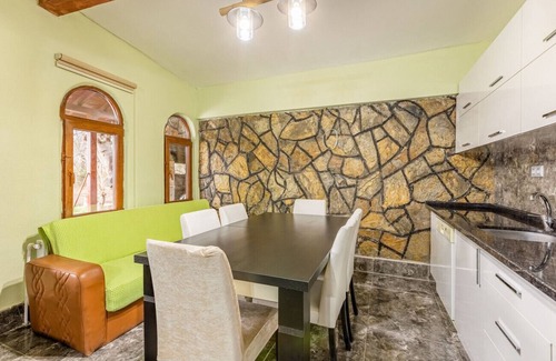 Geyve Villa | Charming Villa on the Shore of Sapanca Lake