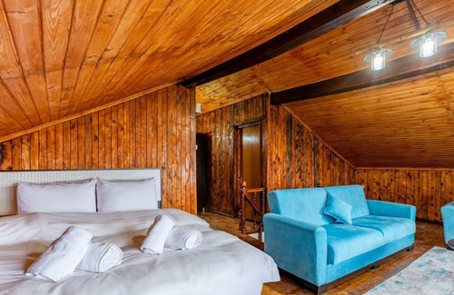Geyve Villa | Charming Villa on the Shore of Sapanca Lake