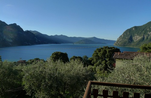 Riva di Solto House | Charming 'Villa Retro' - with prefect views overlooking Lago d'Iseo, Monte Isola
