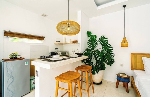 Padonan Villa | Charming Villa Sunflower with private Pool -Canggu