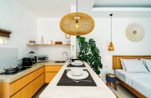 Padonan Villa | Charming Villa Sunflower with private Pool -Canggu