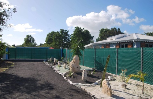 Saint-Francois House | Charming Villa with pool 200 meters from the Sea for 2 to 6 people