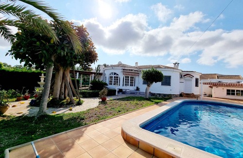 El Chaparral House | Charming Villa with Private Pool in Urb La Siesta Torrevieja