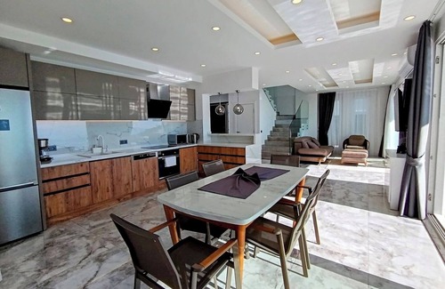 Alanya House | Charming Villa with a Pool