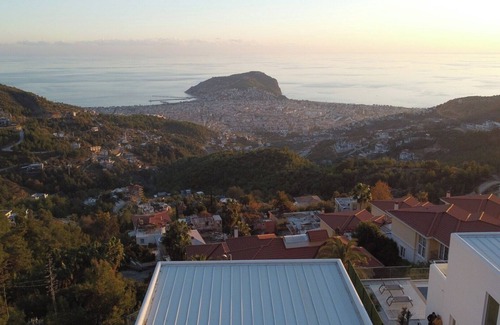 Alanya House | Charming Villa with a Pool