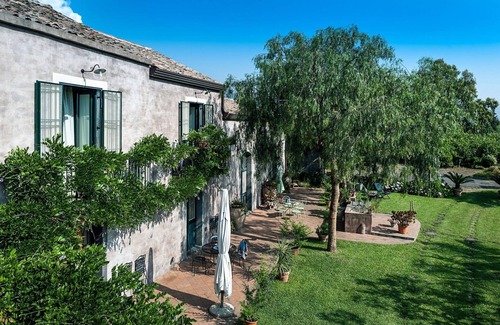 Coste House | Charming villa with pool, blossoming garden & view