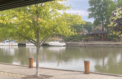 Pittsford House | Charming Village home. Walk to Everything: Restaurants, shops, and canal trail