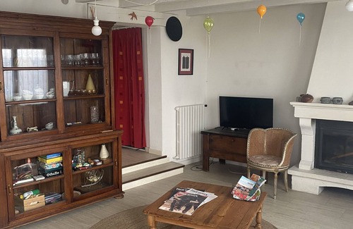 Fourques House | Charming village house with patio in FOURQUES, a 10-minute walk from Arles.