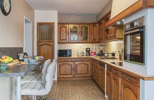 Sambin Cottage | Charming Vineyard House, Near Castles & Zoo, Baby-Friendly, Modern Amenities, Terrace, Internet