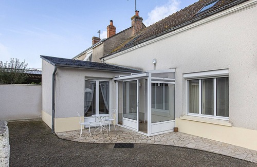 Sambin Cottage | Charming Vineyard House, Near Castles & Zoo, Baby-Friendly, Modern Amenities, Terrace, Internet